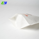 El acondicionamiento de los alimentos de papel blanco amistoso de la bolsa de papel de Eco Kraft Doypack se coloca encima de bolso
